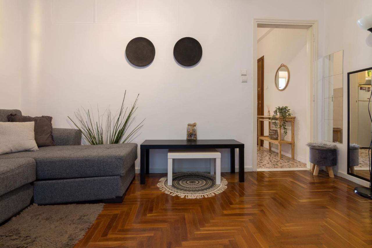 Classic And Modern Apartment In Афины Экстерьер фото