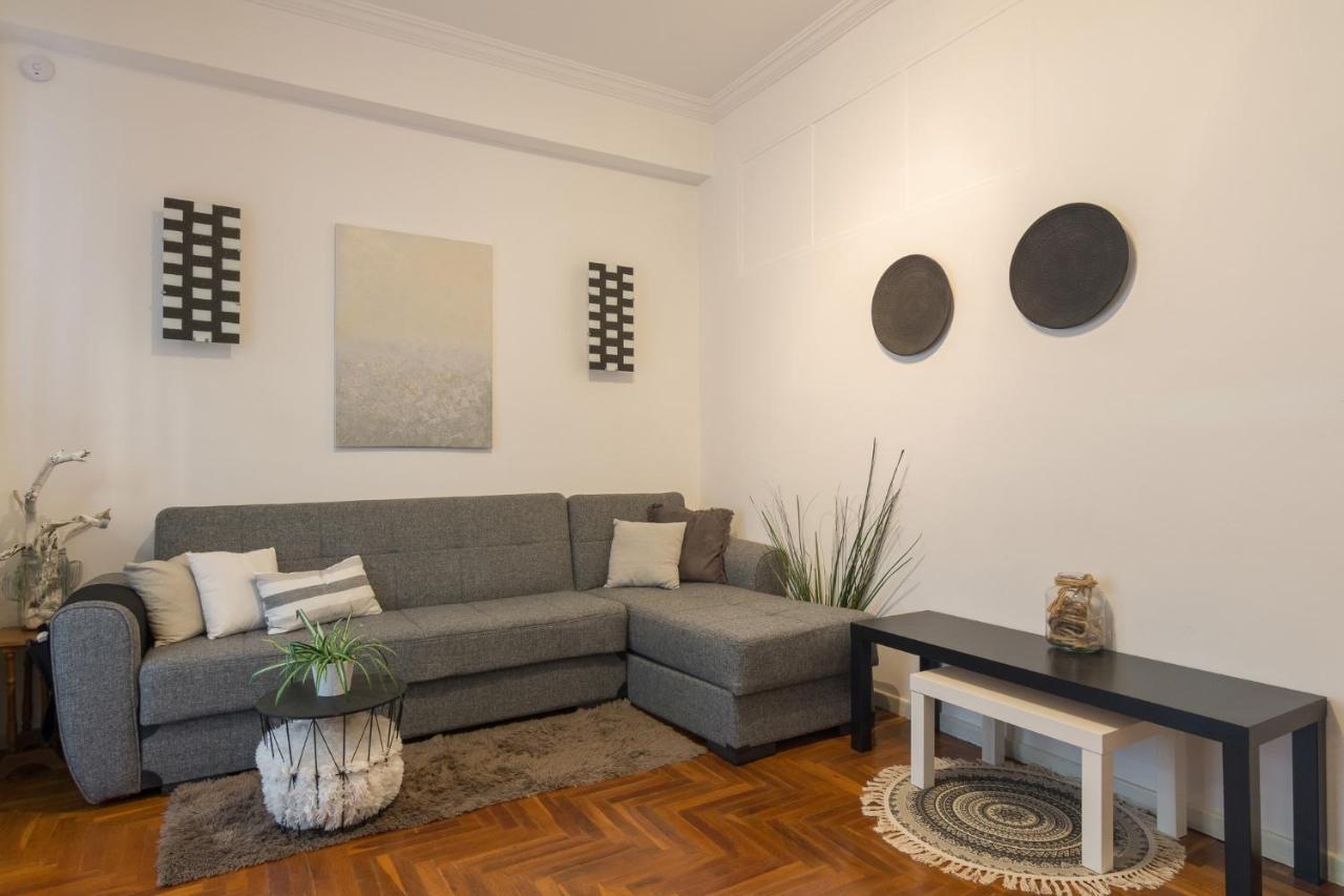 Classic And Modern Apartment In Афины Экстерьер фото