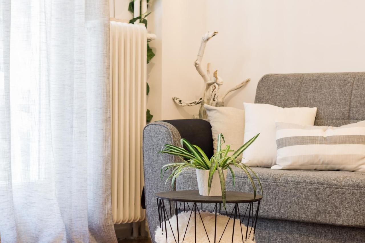 Classic And Modern Apartment In Афины Экстерьер фото